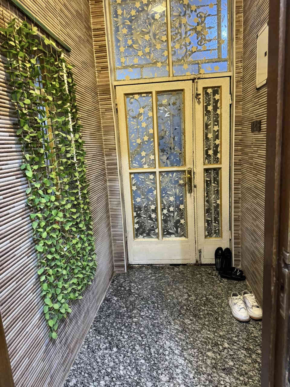 رقم العقار 3269  ياسين خريبط
المساحه 125 

المواصفات 

بيت بناء حديث كله طابوق الطابق الاول صاله ودوانيه وحمام كبير (غربي) ومطبخ كبير وتواليت خارجي مع كراج كبير الطابق الثاني 3 غرف مع حمام وتواليت (شرقي) والطابق الاخير مخزن وبيتونه السطح ايزوكام مصلط بالكامل

للتواصل ***********
