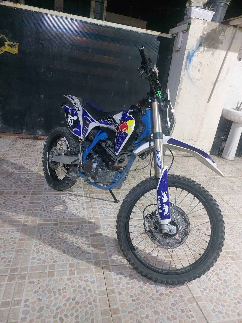 سي ار اكس موديل 24  حجم المكينه 250 CCالعنوان اربيل سعر 850الف  اورق كامل رقم الهاتف ***********
