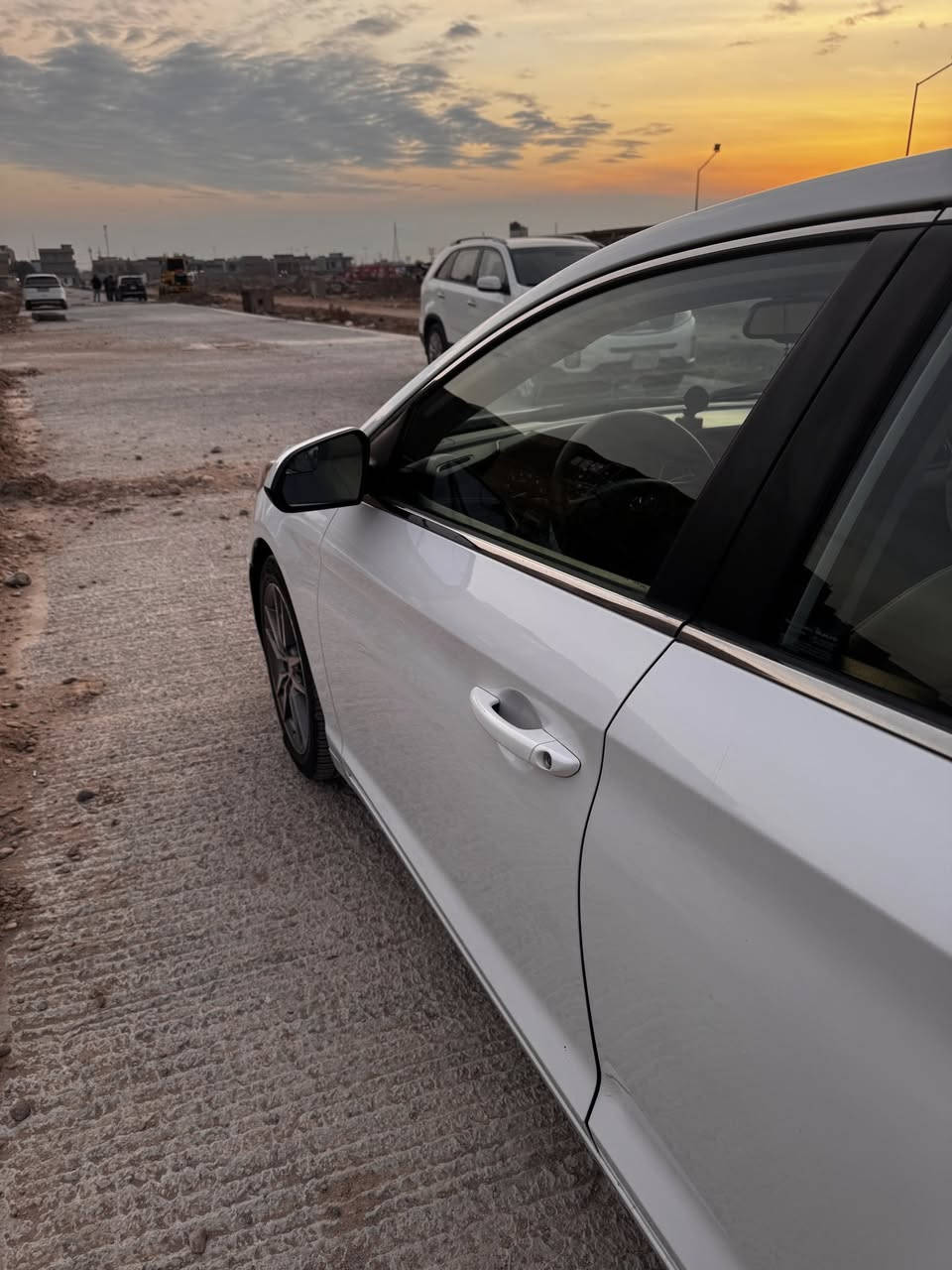 هونداي سوناتا  وارد امريكي ضربتها بسيطه جدا بدون دواخل بدون ايرباك شرط السياره جديده بمعنى استخدام شخصي ماشيه ١٠٧ بارد جاملغ الخلفي   وبيها بارد الجاملغ الامامي  
السياره موديل 2016
السيارة كلها ليبل واحد
بيها صبغ كارت بالقماره  قليل كلش اثر تكشير
 مع السونار مرفق بالصور مكان السياره واسط الكوت مركز المدينه رقم الهاتف ***********
السعر ١٢٨ وبيها مجال بسيط
