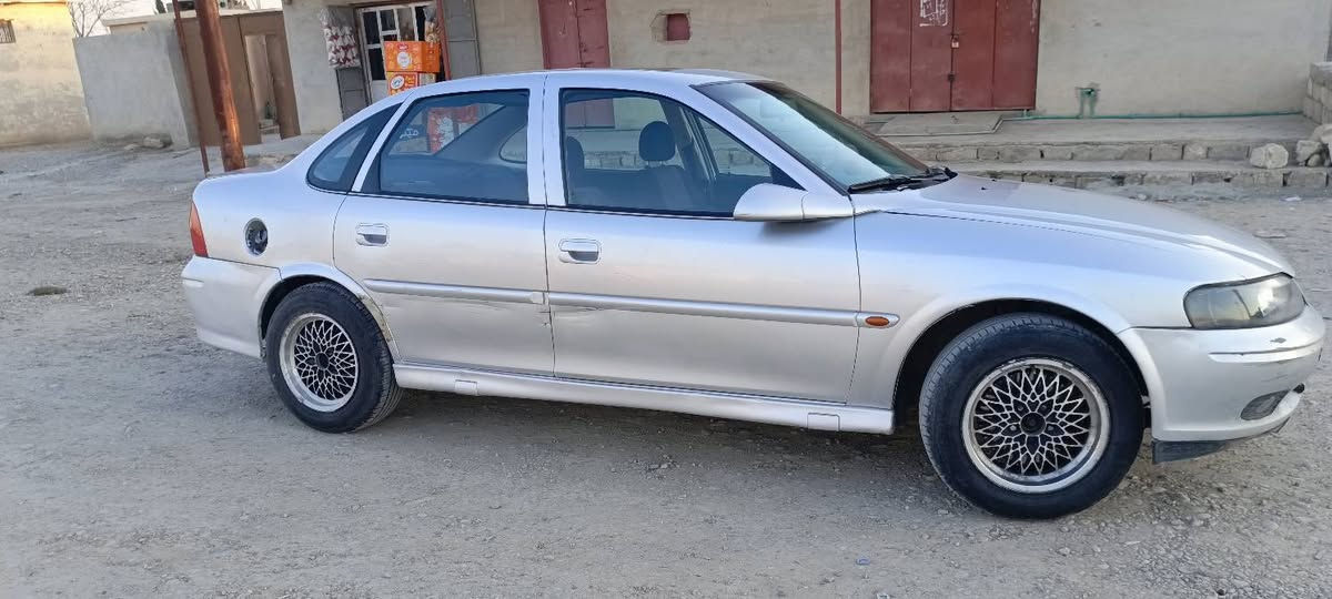 فكترا. 2001كير ومحرك اكسن سياره حيل حلوه بس الداخل شوي مهمل للبيع او مراوس ابيوايدي نضيف مكاني موصل ***********
