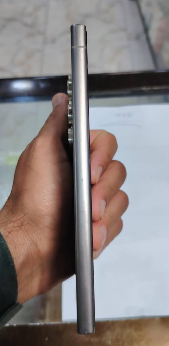 سامسونك S24 ultra نظيف اخو الجديد نظافته 95% ملحقاته كاملة  بي ملاحظة بسيطة الكلاس مالته بي فطر للبيع او مراوس حسب القناعة السعر 925 وبي مجال،
العنوان:  الفلوجة


**إذا كنت صاحب هذا الإعلان وتريد حذفه لأي سبب، رجاءا أرسل رسالة إلى الدعم الفني**