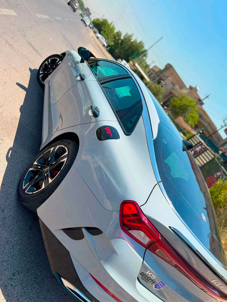 🔥 للبيع كيا K5 GT-Line
موديل ((23))  🔥

📍 رقم بغداد 📍 الممشى:(( 59 ))فقط 📍 لون أسمنتي مميز 📍 دفع امامي  (AWD)

المواصفات: 
✅ تشغيل عن بعد 
✅ دخول ذكي وترحيب 
✅ تنبيه اصطدام أمامي 
✅ تنبيه مغادرة المسار 
✅ كاميرا خلفية 
✅ شاحن وايرلس 
✅ منافذ USB 
✅ مانع انزلاق 
✅ مقاعد جلد  
✅ جام أوتو 
✅ نظام مراقبة ضغط الإطارات (TPMS) 
✅ شاشة تدعم Apple CarPlay و Android Auto 
✅ مصابيح LED 
✅ 5 وضعيات قيادة: SPORT / CUSTOM SNOW / SMART / NORMAL

🔹 السيارة ليبل واحد حادثهه 
بنيد شبرين ومصبوغ كله 
وباب وره السايق مبدل اصلي 
وبل عراق جاملغ خلفي شبرين صبغ فقط بدون يرباك السياره وبارد بل جاملغ 

سيارة نظيفة ومصروف عليهه 
رقم الهاتف 📱 
((***********))
((***********))
صور الحادث موجودة بل منشور

السعر. ((185)) وبيهه مجال بسيط مكاني بغداد البنوك قرب جسر الجديد

