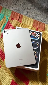 آيباد ١١ برو • ٢٥٦ • بطارية ٩٨٪