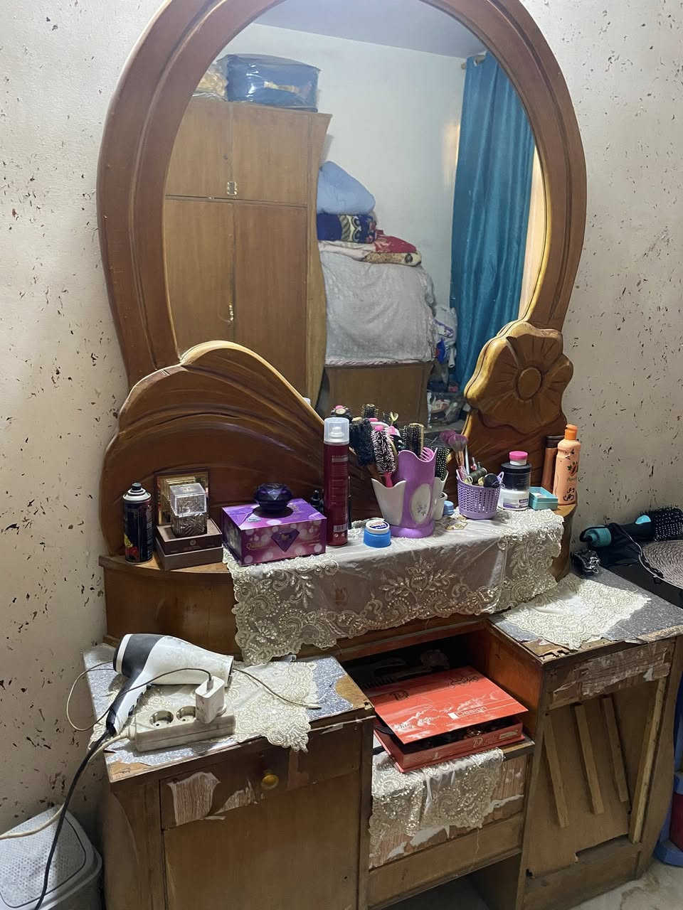 السلام عليكم غرفه نوم للبيع السعر ٣٠٠ هاذه الرقم ***********
