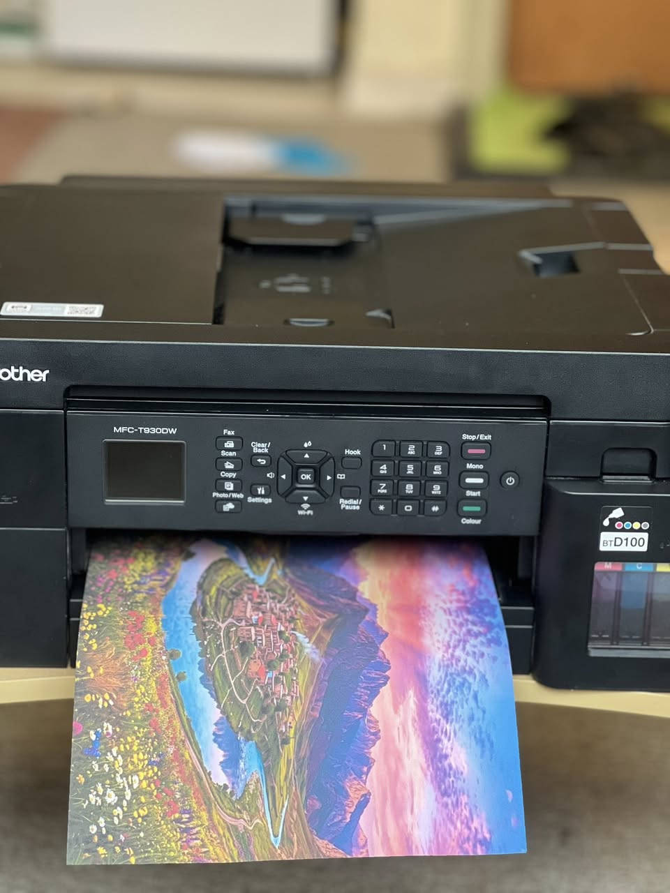 برینتر للبيع: طابعة Brother MFC-T930DW بحالة شبه جديدة ونظيفة جداً
• الموديل: Brother MFC-T930DW (نظام خزان الحبر Ink Tank - اقتصادي جداً).
• الحالة والجودة: نظيفة جداً بحالة الزيرو. جودة الطباعة واضحة في الصور المرفقة، الألوان زاهية وبدقة ممتازة بدون أي خطوط أو عيوب في رأس الطباعة (Head).
• المواصفات: طباعة ملون وأسود بسرعة عالية، استنساخ، سكانر، وفاكس. ميزة الطباعة التلقائية على الوجهين (Duplex)، تدعم الواي فاي (Wi-Fi) للطباعة من الهاتف، شاشة ملونة، والتلقيم التلقائي للأوراق (ADF).
• التوصيل: متوفر خدمة التوصيل إلى باب البيت عن طريق شركة توصيل لجميع المحافظات.
• السعر: 350,000 دينار عراقي.
📞 للشراء والتواصل، يرجى إرسال رسالة عبر الواتساب فقط:
***********
