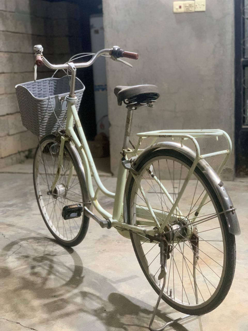 السلام عليكم يوجد بايسكل حجم ٢٧باله الأصلي كامل تبديلات ٣نمر جديد لك ***********
