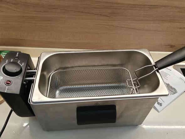 قلايه زيتيه حجم 3 لتر من ماركه عالميه...مال باله .
نظيف جدا بالشرط. وقدره 2200 واط.
***********
