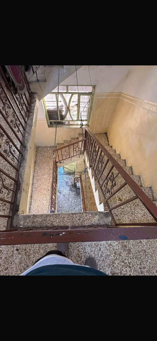 بنايه للبيع
الموقع : ساحه الطيران شارع مطعم الصادق منطقه كم الارمن 

المساحه: 125 متر  واجه 10 متر 
مكونه من 3 طوابق كل طابق شقتين 

سنه البناء : 2018

ملك صرف سكني بأسم والدي البنايه مؤجره بلكامل عوائل  الوارد الشهري 1.650.000 قابل للزياده 
رقم الهاتف :*********** متوفر واتساب
