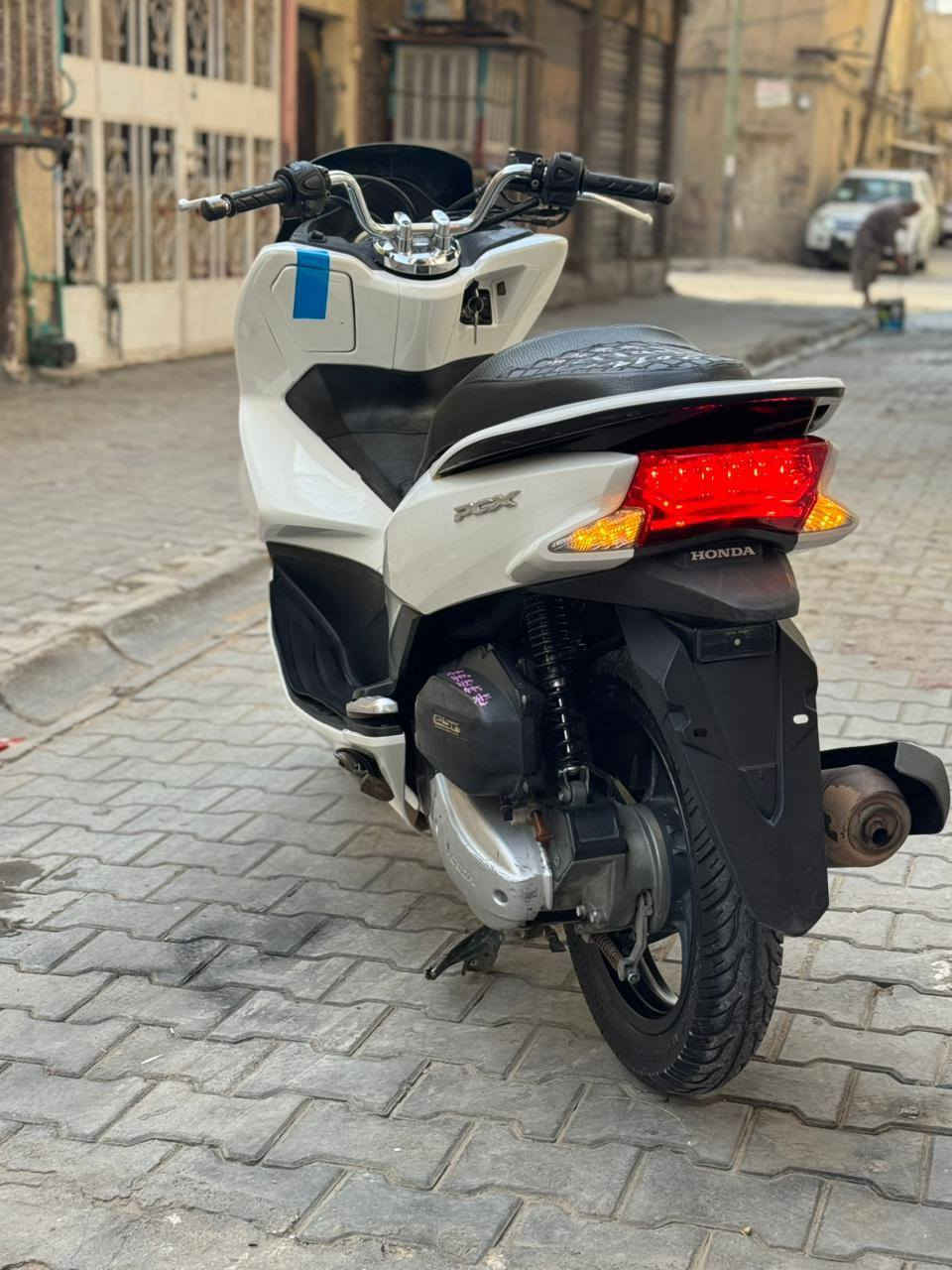 السلام عليكم للبيع دراجه pcxجيل الاول مديل《 18》 دراجة مال رمبه ماخذها رمبه الدراجه وأعلى ايدي ياباني الاصلي دراجه جديده مال جناي وعلئ ايدي 
ياباني الاصلي دراجه كامله أستان كهربائي حساس ازدحام حرف دراجه جديده الدراجه مكينه لوك شلعه معدل خير من اللّٰه دراجه تكول جديده بمعنئ الكلمه واحلا من الصور مال جناي المكان بغداد الكرخ دراجة مكفوله اي نقص مابيه السعر 《13》ورقه الأتصال على الرقم ***********

ا
