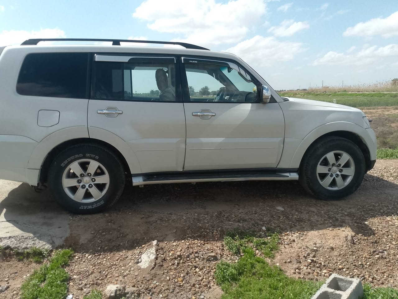 السلام عليكم بيع باجيرو 2008 حبتور فول 1/1 بيها منضومه غاز 60لتر انسه البانزين
مكفوله من الضربه بيها جالملق امامي عكس السايق صبغ
محرك 3000خيرمن الله كير مضبوط تبريد٣قطع 
رقم بغداد انكليزي مميز 
صور السونار بل منشور 
مكان السيارة دجيل ١٤رمضان قرب صيطرت العبايجي 
السعر ١١٧ وبيها مجال الطيبين ***********
