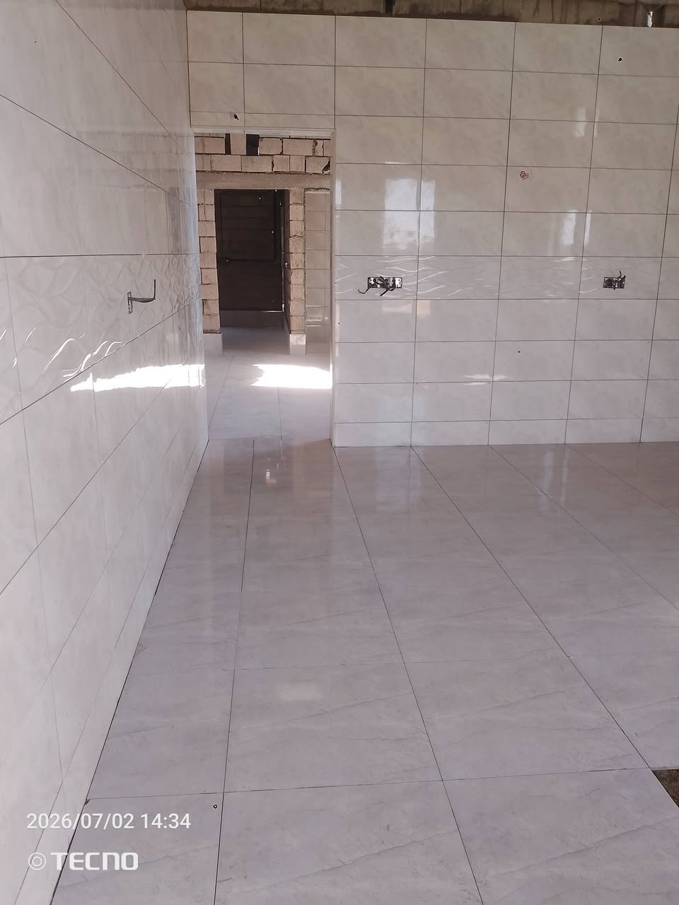 سلام عليكم خوان إلي محتاج خلفات سراميك مفترق حالين وشرط شقل***********
