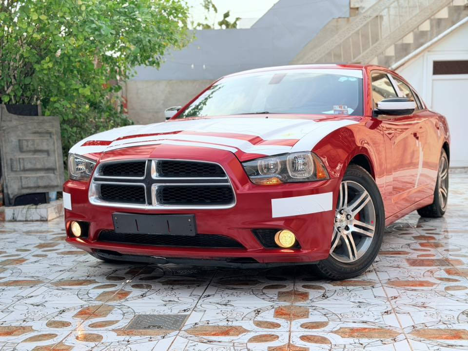 السلام عليكم 
بيع او مراوسه
جارجر لون احمر مميز
موديل 2013 خليجي 
رقم اربيل 
هزه وسنويه جدد وباسمي السيارة 
السياره كفاله عامه كلين تايتل
                 ꧁مواصفات꧂
كير طياره
1/1
شاشه جبيره
بصمه+تشغيل عن بعد
كاميرا 
كشنات جلد احمر 
كشن كهرباء مساج
كشن تدفائه 
ويل 18 خليجي 
ماشيه100 الف حقيقي
مكينه3600 مامفتوحه
مكينه جديد شادها للسياره
                    ꧁ملاحظه꧂
السياره كلش جديده وع وضع الشركه حتى الحداديه 
شرط مكينه وحداديه وكير واكسل وتبريد 
السياره مابيه اي نقص 
لاداخله استعراضات ولا مشتغله بخط 
مكفوله من التبديل والصبغ والرصعات 
                   ꧁ملاحظه꧂
بيه مكانين تعديل بارد كلش صغار 
مرفق بيها سونار شوف السونار واتصل 
مكان السياره كركوك
للاستفسار الاتصال ع الرقم
***********
