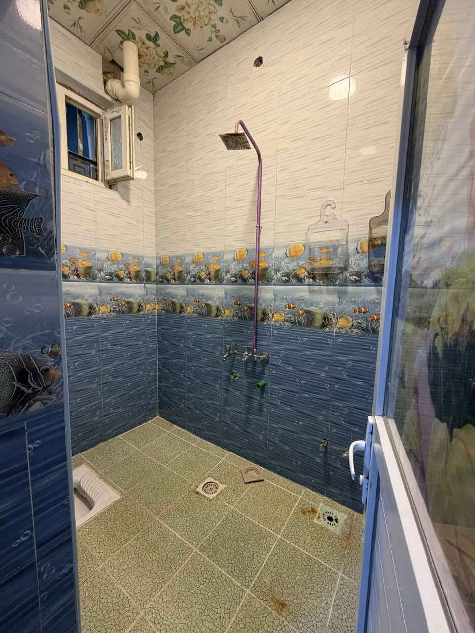 مشتمل أرضي للأيجار ام الخيل الثانية قرب حضر موت سعر الايجار 350 الف بي غرفتين وصالة ومطبخ *********** مكتب المحنه
