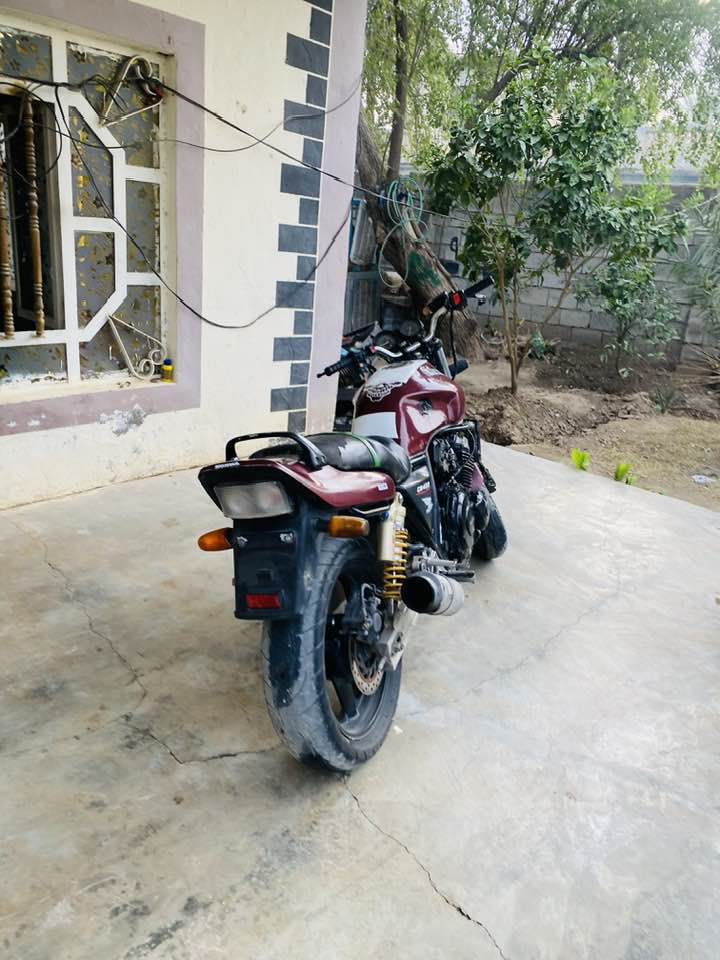 سلام عليكم سيبي 4جيل اول دراجه النمرا ال 6كايمه 12345فول بيها لاستيك ولف من شغل اسم دخان خفيف وراها يكطع كابريتات جدد حاويه يحتاجن تنضيم هوا فقط شغاله وتمشي بس سلف مرات ماتشتغل كوم حديددد أبيع جاهزه كهربائيات تايرات جدد سعرا 750وبيها مجال بيها كروز رعد *********** عنوان بلد
