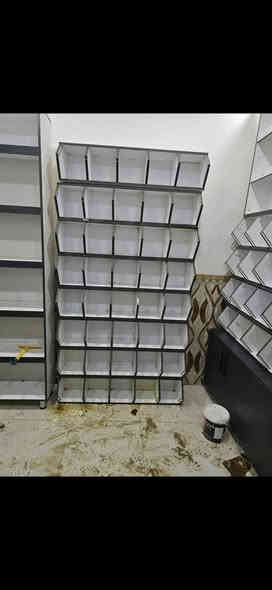 للبيع رفوف استخدام للكرزات مع ملحقات ميوزه ومع خانات كرزات متقطع كمى تشوف في الصوره انضافه ٩٠ % استخدام شي قليل نوع تسكام درجه اولا العنوان ديوانيه قضاء سومر اشراي يتصل او مراسله ***********
