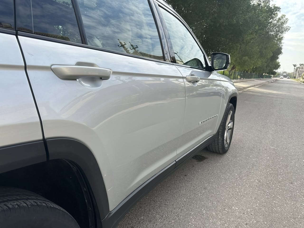 السلام عليكم جيب شيروكي فول مواصفات كشنات منفصل رقم اربيل عندي بيها وكاله حاضر للتحويل  موديل 21والسونار موجود بالمنشور السعر 285$وبيها مجال بسيط للاتصال *********** المكان بغداد حي الجهاد
