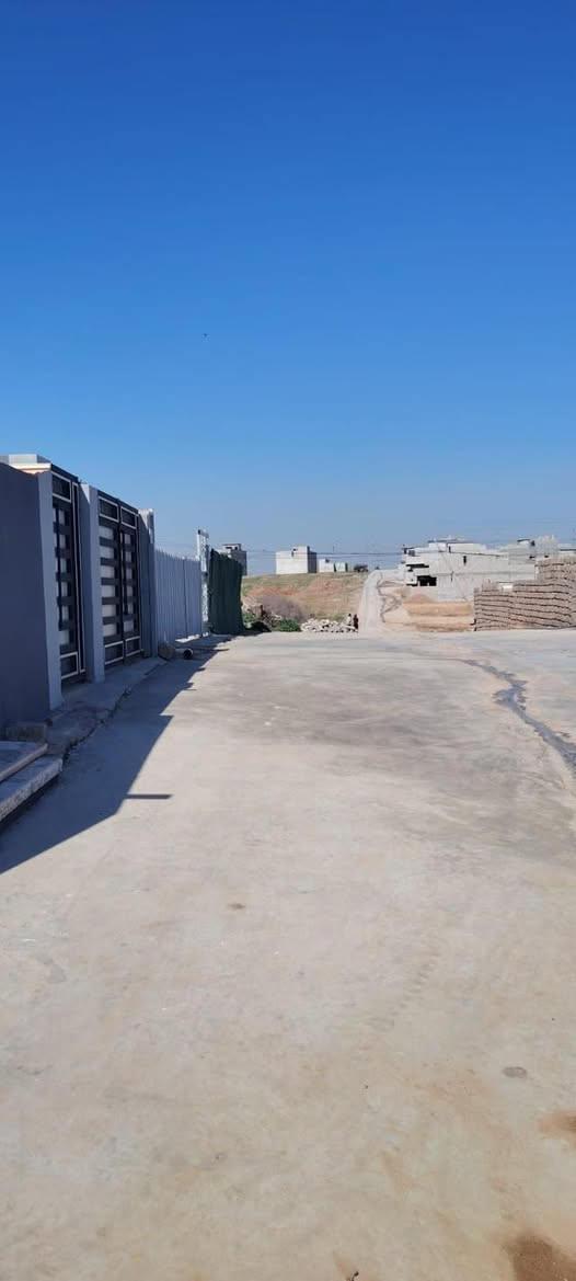 ارض للبيع في القوسيات المساحه 100مترخدمات كامله سعر13بي قرب كليه حياه الاستفسار ***********
