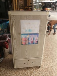ميز موبايلات • عارضة موبايلات