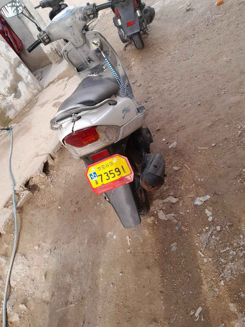 مكس منغولي
مكفوله محرك مامفتوح 
سعرها ٤٥٠ بيها مجال شي بسيط 
بغداد زعفرانيه شارع كهرباء رقم ***********
