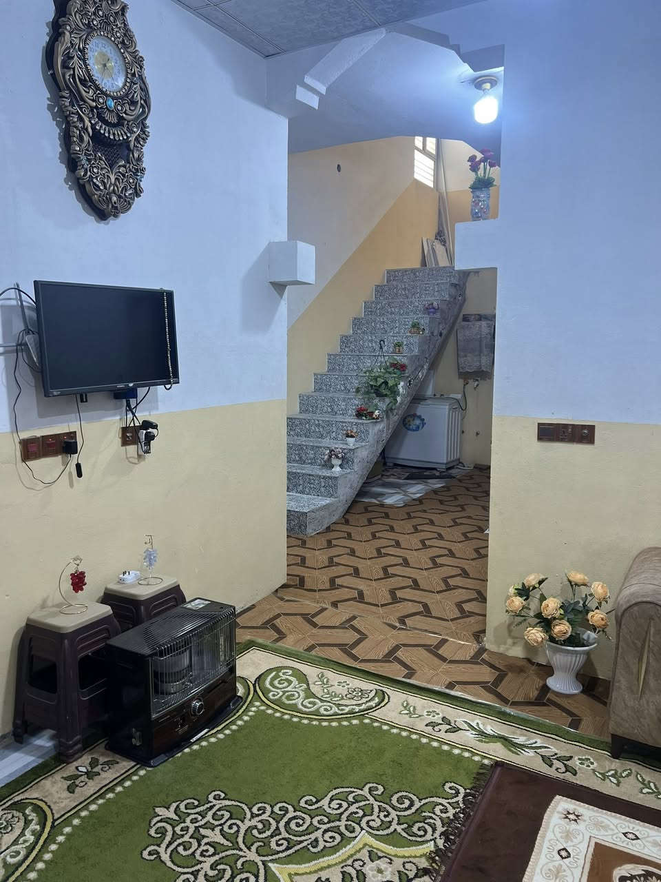 يا الله
السلام عليكم 
دار للبيع المساحه 150م
وجه 7.5نزال 20م
طابقين شغل درجه أولى طابو زراعي 
كامل من كل شي 
التحرير الحولي زراعي محمد ليلى يبعد عند جامع المدينه المنور 20متر فقط مثل مواضح عندك 
بيع فقط بدون مراوس الشراي يتصل ويدلل 
***********
