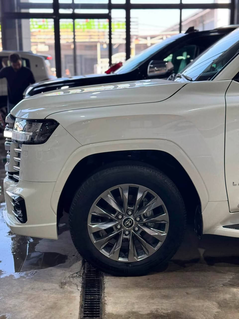 السيارة  : تويوتا لاندكروزر
الموديل : 2024
الفئة     : GX.R Limited 
الحادث : خليجي كفالة عامة 
الرقم     : رقم اربيل الدولي
السعر    : 670$ 
 ________________________________________
🛑 المواصفات  العامة :
♦️محرك  6 سلندر (4.000) تنفس طبيعي
♦️عداد المسافة 32 الف 
♦️اللون ابيض 
♦️ شاشة امامية كبيرة 
♦️شاشات خلفية 
♦️تبريد خلفي 3 قطع
♦️تحكم مقود 
♦️داخل جلد 
♦️ اربع كامرات 
♦️بصمة تشغيل
♦️سايد بريك بصمة
♦️المقاعد كهربائية 
♦️رادار امامي خلفي مانع تصادم
♦️فتحة سقف  
♦️صندوق كهرباء وشفط
♦️ شاحن لاسلكي
♦️كشافات ضباب
♦️انظمة قيادة 
♦️مري شفط
للاستفسار ***********
