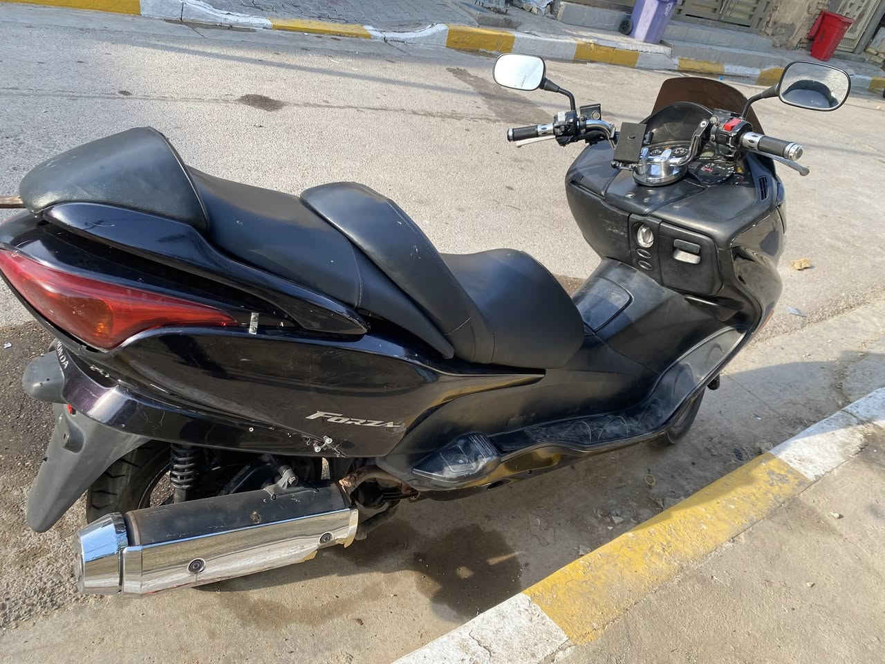 سلام عليكم فورزا ٠.٨ دراجه بلاديه كل نقص مابيها ماشاء الله شلعه ومعدل الدراجه مكينه خرسه وخير من الله مداريها دهن موتل وبانزين محسن 
عميه الدراجه كير ملغي 
بيها لايتات ٤ زينون اصلي اصفر وابيض 
حماوه ثابته 
اوراق بيها الدراجه وبيها وصل مال كمرك مدفوع 
ملاحظات بسيطه بالكفرات فقط 
للبيع سعرها ٧٥٠ وبيها مجال كلش بسيط مكانها بغداد الحسينيه ***********
