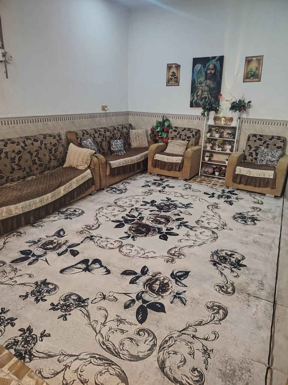 بيت 100 متر ١٠واجهيه ١٠ نزال الموقع حي الشهداء وره ملعب الثيل السعر ٣٨ وبي مجال لتفاصيل ***********
