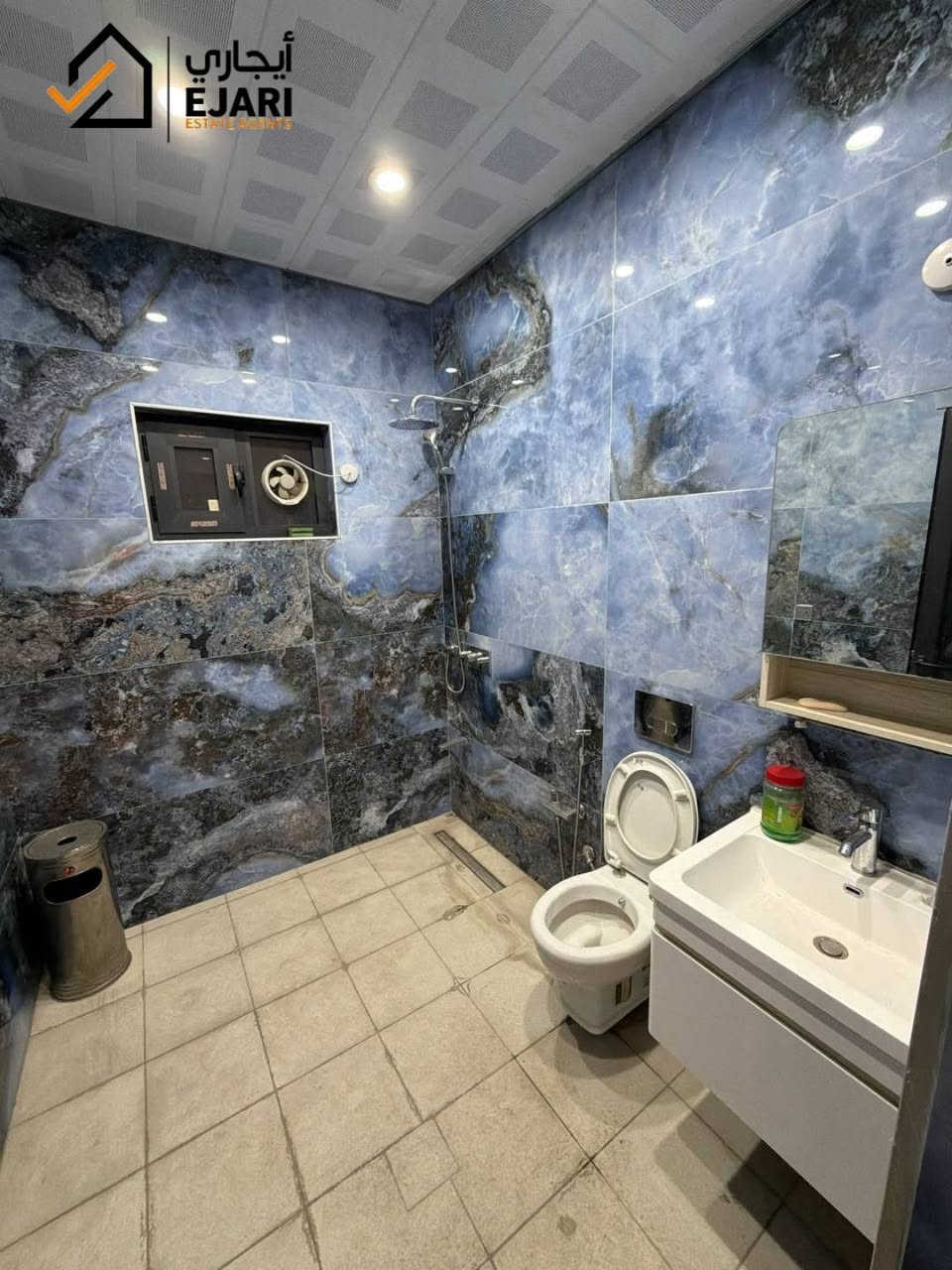 اعلان ايجار 
Ejari  إيجاري 
يوجد منزل في منطقه حي الجامعه بناء حديث مودرن مساحه ١٥٦ متر مجهز سبالت +مطبخ بالكامل 
يحتوي ٣ غرف +حمام عدد٤ +صاله +مطبخ +كراج +حديقه اصغيره  
للاستفسار ***********
اذا مهتم بالسعر اكتب رقم 24 سوف يتم الرد عل الخاص 
نقدم خدمه  اداره العقارات جميع مناطق بغداد في حاله انك مشغول او امسافر وماعندك وكت اتابع البنايه او اي عقار يمنه الحل ايجاري بديل 
يلبي طلبك وانت مكانك بطرق حديثه 

او زيارتنا الى موقع الشركه في حي الجامعه الفرع مقابيل كليه الاداره والاقتصاد فرع مدرسه المباهج👇
 https://maps.app.goo.gl/uwkk4QPYd5EgivjP8?g_st=iw

 للمزيد من العروض يمكنكم الانضمام قناه التلكرام👇
https://t.me/omarEjari

وتساب 👇 فقط رسائل 
https://iwtsp.com/9647710000680

 التيك توك 👇
https://www.tiktok.com/@ejari86?_t=8V089pzmx7t&_r=1

 قناة  YouTube 👇

https://youtube.com/channel/UCPxpJjtiuOb1RoTmh_X9cZQ

#iraq #baghdad #kurdistan #iraqi #تجاري #property #investment #openhouse
#propertyinvestment #luxurylifestyle #apartment #sold #rent #apartments
#عقارات_المنصور #للايجار #ايجار #مجمعات #شقق #إيجاري #الجامعه #القادسيه #الجادريه #اليرموك #الداوودي #تجاري  #الداوودي #كراده #الجادريه #بغداد
