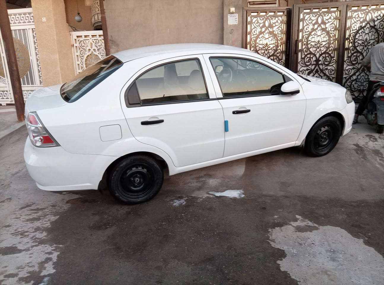 افيو موديل 15  مكينه مسكر 1600 
السياره نظافه خير من تبريد تدفه كله شغال 
كير اوتماتيك  داخل بيجي السياره خليجيه 
رقم بابل لوحات انكليزي السياره بسمي ثاني يوم اداورلك 
سوناره مرفق بالصور
مكاني بابل قرب جسر نادر الشراي يتصل ***********
