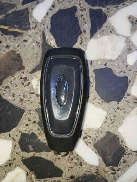 سلام عليكم
اخوان هذي بصمه سياره ماعرف شنو نوع بس يمكن سياره حديثه بهل شكل طلعت 15 الف هيه توصيل على أول تم 
*********** واتساب
