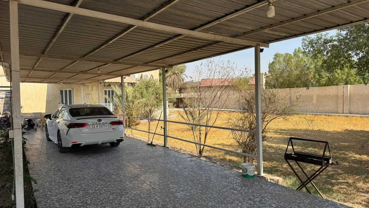 ياالله اسعد الله اوقاتكم بكل خير احبتي يتوفر ١٦٠٠ متر طابو زراعي عراقي #تحويل_سهم
بيت طابقين اول طابق #طابوك يتكون من #خمس غرف منام ودوانيه وصاله ومطبخ وصحيات داخليه وخارجيه طابقين
الطابق الثاني #اربع غرف منام البناء فرمستون
نوع العقار طابو زراعي عراقي #تحويل_سهم
الموقع كلش قريب عله #مركز المدينه
البصره ابي  الخصيب #اعويسيان
#السعر ٥٠٠ مليون قابل للتفاوض
#للأستفسارأتصال ***********
نستقبل جميع العروض العقاريه
