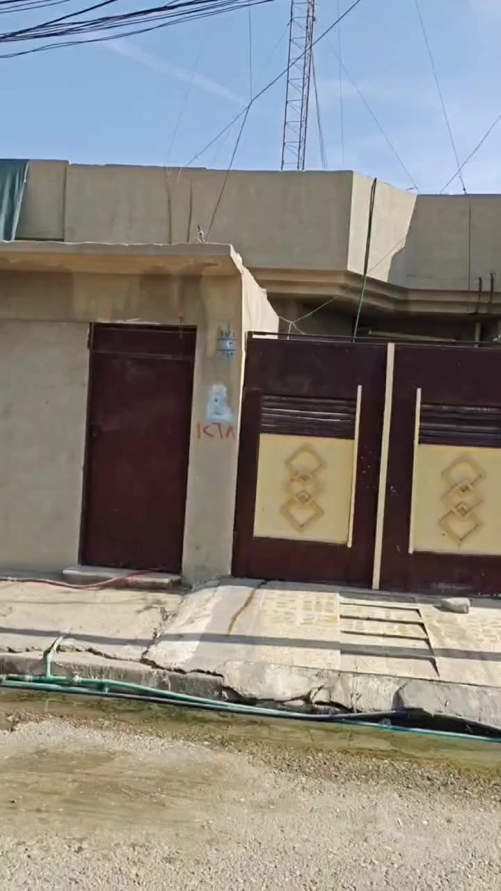 السلام  عليكم
بيت للبيع  المساحه 110 سند طابوؤ

العنوان حي الانتصار شارع 30 قرب اسواق حسام 

يتكون  البيت من استقبال وهول وغرفة نوم

 ومخزن  وغرفة في السطح بدون صب 

للاستفسار  اتصال مع صاحب البيت

***********‪
