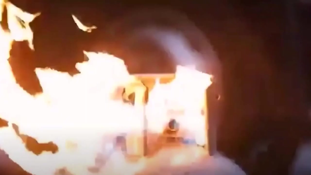 هذا هو نظام إنذار تسرب الغاز الذكي بتقنية WiFi. 
يكتشف تسرب الغاز الطبيعي والغاز الحيوي والميثان بدقة وسرعة. 
يتضمن اتصال WiFi للمراقبة عن بعد عبر تطبيق الهاتف المحمول (مثل Tuya Smart أو Smart Life). 
يوفر تنبيهات صوتية عالية (تصل إلى 80 ديسيبل) وإشعارات فورية على هاتفك عند اكتشاف تسرب. 
يحتوي على شاشة LCD تعرض تركيز الغاز وحالة الجهاز في الوقت الفعلي. 
يمكن توصيله بمعدات خارجية مثل صمامات الملف اللولبي لتقليل المخاطر المحتملة.


**إذا كنت صاحب هذا الإعلان وتريد حذفه لأي سبب، رجاءا أرسل رسالة إلى الدعم الفني**