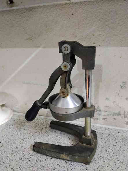 صباح الخير معصاره رمان حديد الماني سعره 25 ميز مرايه نجاره سعره 35 العنوان الشطره الفتالفتاحيه عندي باله جميع الماعين الفرفوري بايركسات كلشي موجود *********** عندي توصيل داخل الشطره
