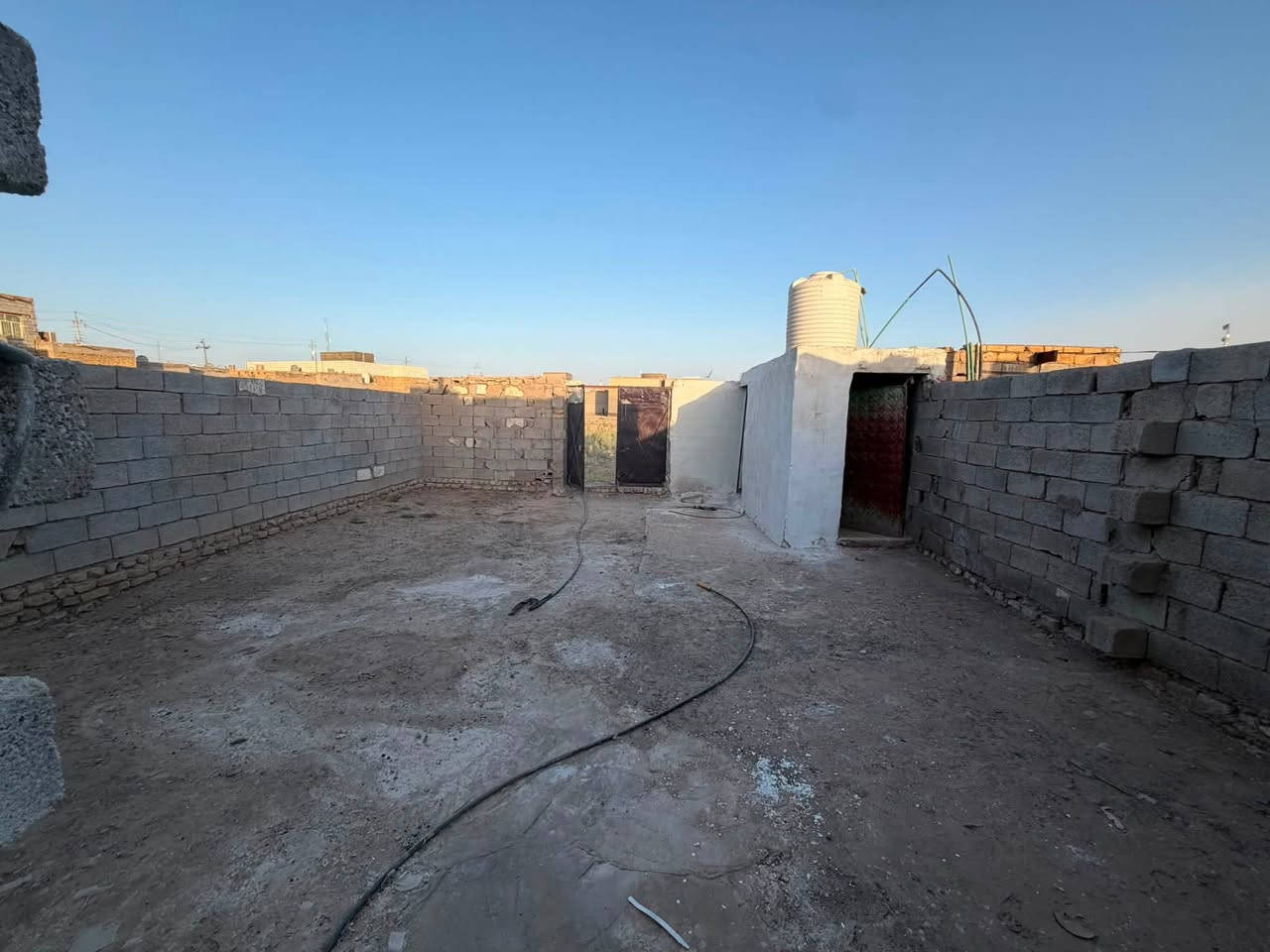 اعاده نشر البيت سبب وعود الكاذبه // بيت منطقة حي الجوادين بشارع لامام الصادق بدور لايتام مية وتسعين متر عالتبليط قريب للشارع غرفتين وصاله ومطبخ وحمام كيزر تانكي سيراميك عكادة البيت جاهز وفارغ
السعر مع مجال 22 مليون 
للاستفسار اكثر تصال 📞
***********
***********
