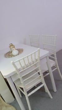 ميز طعام • كلش نظيف • خشب و حديد