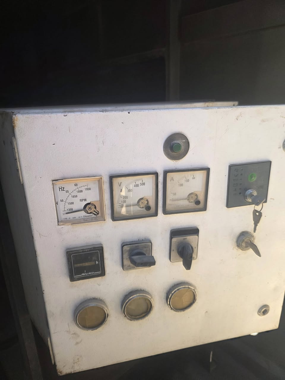 السلام عليكم
مولد كاتم 100 kv
اربعه سلندر
نضيفه بدون تبخير ولاتنقيص
مكانها الحله 
السعر 45
***********
