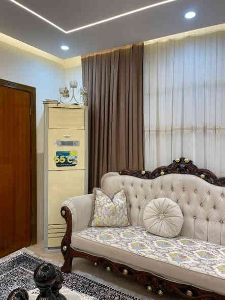 يالله
دار البيع مساحه في الإسكان 
مساء 81متر واجها 9نزال 9
يحتوي الدار على طابقين  الطابق الارضي صاله +هول +غرفه نوم + مطبخ +خدمات 
الطابق الثاني غرفتين نوم 
موقع ممتاز شارع عريض مقابل مخازن الدويه 
الاستفسار اكثر مكتب الغدير 2
الهاتف ***********
طابو صرف
