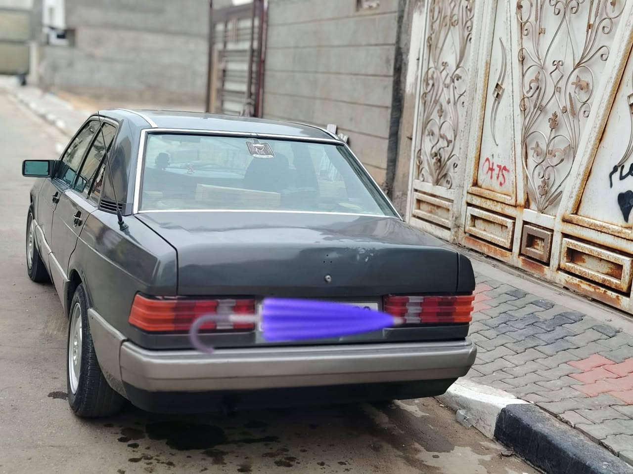 مارسدس ١٩٠ طيارين رقم بغداد مكفولة من الضربه  مصبوغه عام جمالية بدون بوليش السياره محرك ونجي 6 بي خيط بخار كير مكفول اكسن جديد حداديه جديدة سيارة جاهز كهربائيات شغاله سنتر لوك ريمود عن بعد جام كهربائي دوشمه جديدة تخم تاير باله تبريدها بس راديتر مال تبريد بقاله كله شغال محتاج فلوس 
مكاني كربلاء ***********
السعر ٣٨ سعره بلاش والله
