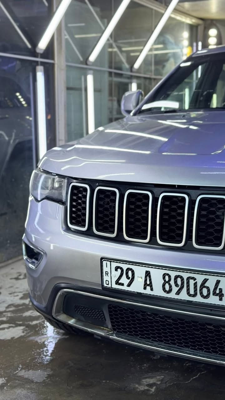 jeep grand cherokee
موديل 2018 
فئه Black top 
تو ويل 
بصمه 
شاشه جبيره 
تدفئه الكشنات و الاستيرن 
مثبت سرعه 
توقف ذاتي خلفي 
صندوق كهربائي 
ماشيه 92 الف 
صور الحادث موجوده بالمنشور 
السياره جاهزه من كلشي 
السعر 240
***********
