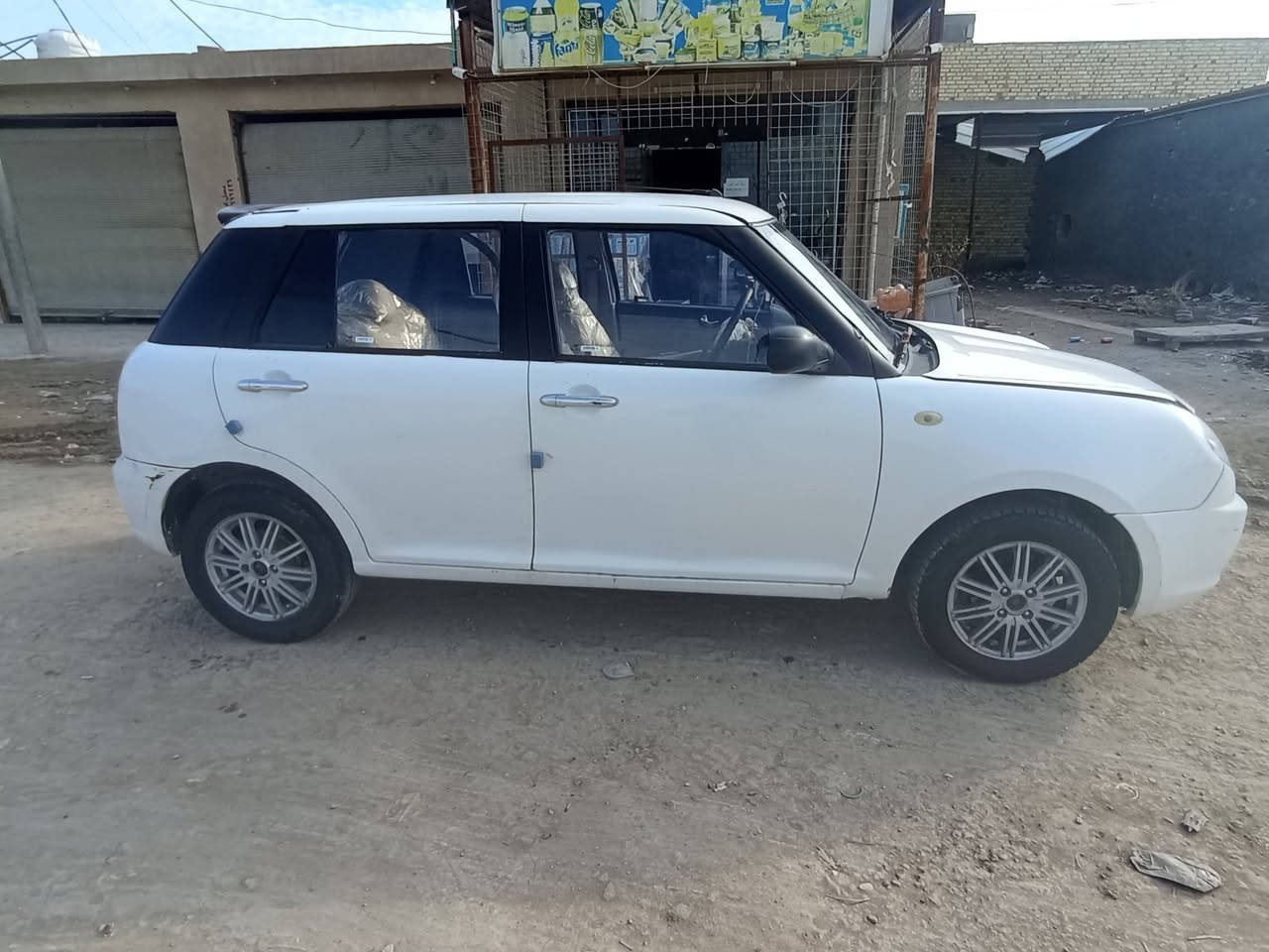 السلام عليكم ورحمه ليفان 320 للبيع موديل 2012رقم واسط انكليزي هزه جديدة والسنويه 2030 مكينه وكير والتبريد مكفولات حداديه 80بالميه ضربه باب السائق اني أبيعك احزام كهربائية كله شغاله وشاشه مكاني الحله المحاويل منطقة الفنديه قرب سيطرة الآثار للاستفسار الاتصال على الرقم ***********
***********السعر 36وبيه مجال
