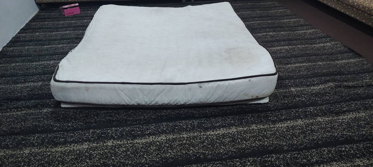 دوشك نفرين سبرنك ارتفاع 25سم نظافه وسط يحتاج تبديل قماش السعر 25
عنوان الانتصار شارع 60 قرب اسواق الخضراء


**إذا كنت صاحب هذا الإعلان وتريد حذفه لأي سبب، رجاءا أرسل رسالة إلى الدعم الفني**