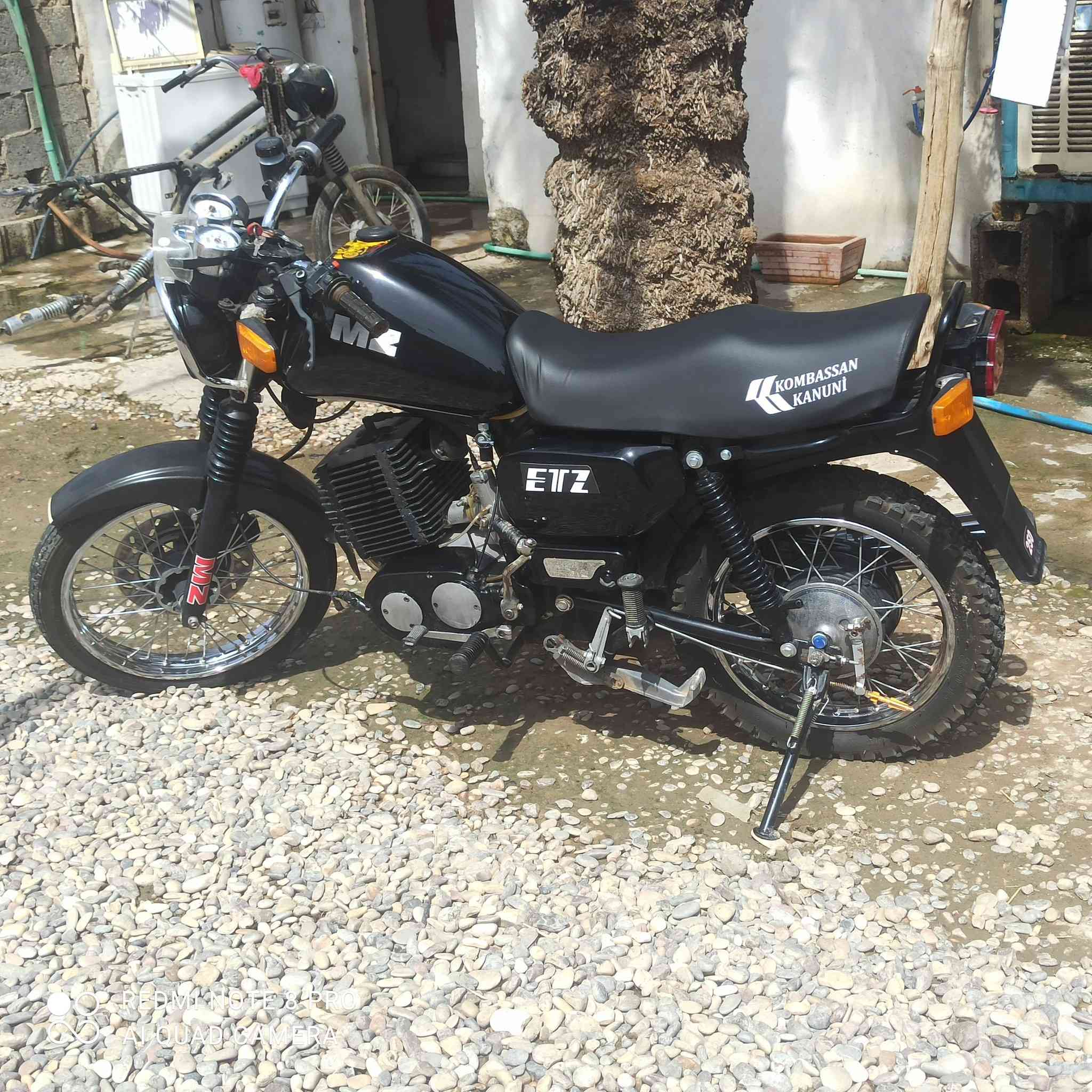 السلام عليكم امزد 2001 انبوبه للبيع عنوان كلار سليمانيه مقفوله كفاله عامه ويلكم قصه واحد ماكينه بلادي مقفوله كفاله عامه للبيع السعر السعر مليونين وربع ***********
