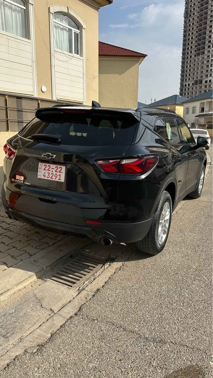 شوفرليت بلايزر موديل ٢٠٢١ مواصفات LT
ريموت ستارت اوتو ستارت ستوب دفع رباعي AWD
كراسي هيتر تحكم ستيرن V6 سعة محرك 3.6 كلش قوي 
٣ قطع بجم مصبوغ ايرباك ستيرن و برده طاك مرجع سيستم 
سعر ١٤٨ 
ملاحظة: السيارة بلجنة حاليا ما تترقم حتى يجي قرار من وزارة الداخلية أربيل, العراق


**إذا كنت صاحب هذا الإعلان وتريد حذفه لأي سبب، رجاءا أرسل رسالة إلى الدعم الفني**