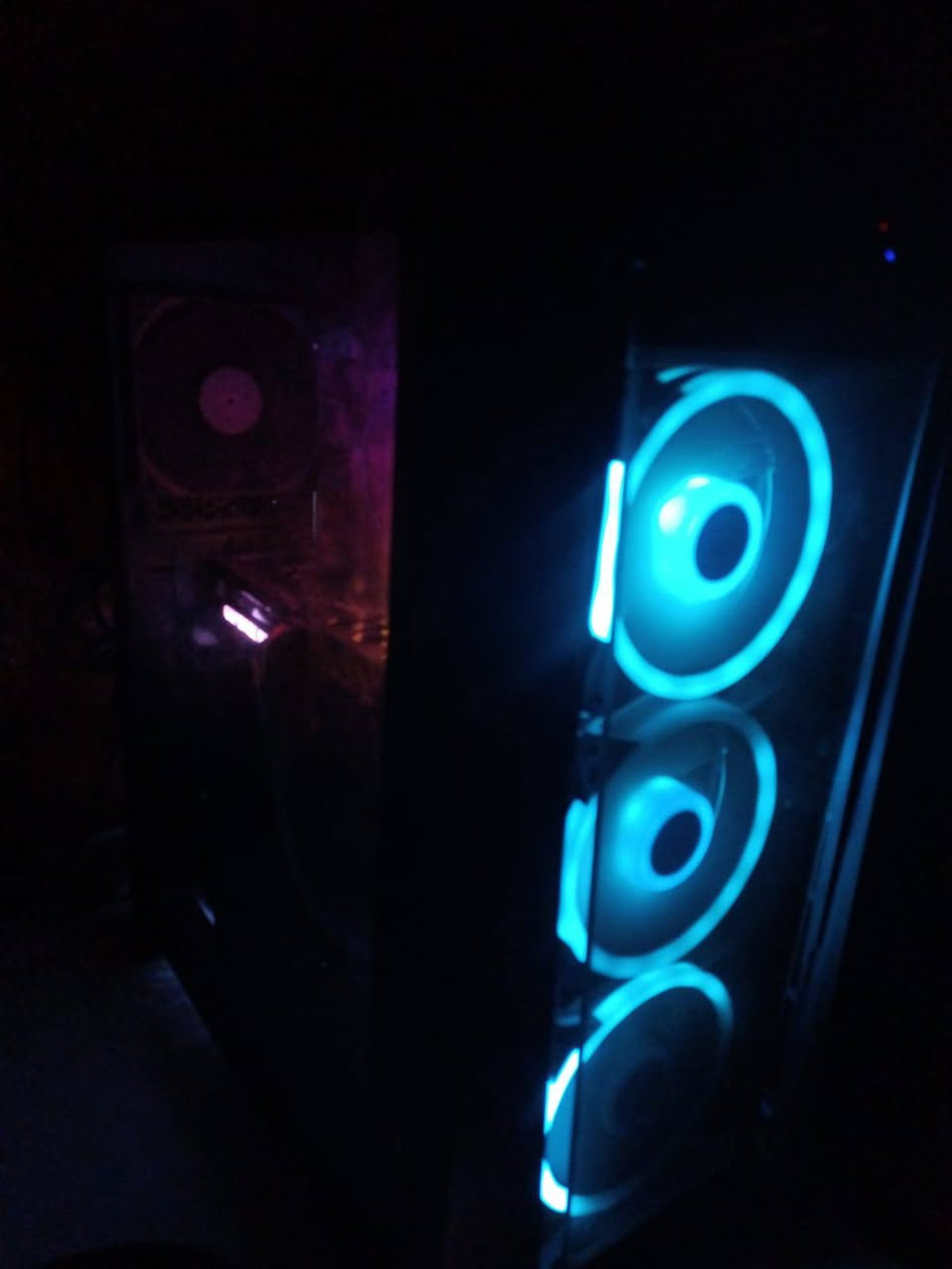 اpc نظيف للبيع
الموصفات:
Cup i5 12400f
M.B ASUS PRIME B760M-A
Vga palit RTX 3060 12G 192Bit
Ram corsair vengernce pro s1 RGB 8G 3200HZ BLACK(عدد2)
Hard value Tech basice 256g ssd
Hard seagate 1t.b sata 7200 (عدد 2)
Case gamdias TALOS M1 ELITE
Power supply ROCKET 750W
الشاشة:
 led samsung 27 if27 g35t gaming 144hz 1ms

الكيبورد:K.B REDDRAGON K551A-MITRA
الماوس:PAD MOUSE 800*300MM

 ups 1500wb
يظل وياك تقريبا نص ساعة مشتغل 

+ما داخل اي تصليح و نظيف جدا
السعر: 1,800,000 دينار 
المكان: البصرة المشراق
الرقم: ***********
تفاصيل اكثر تفضل خاص
