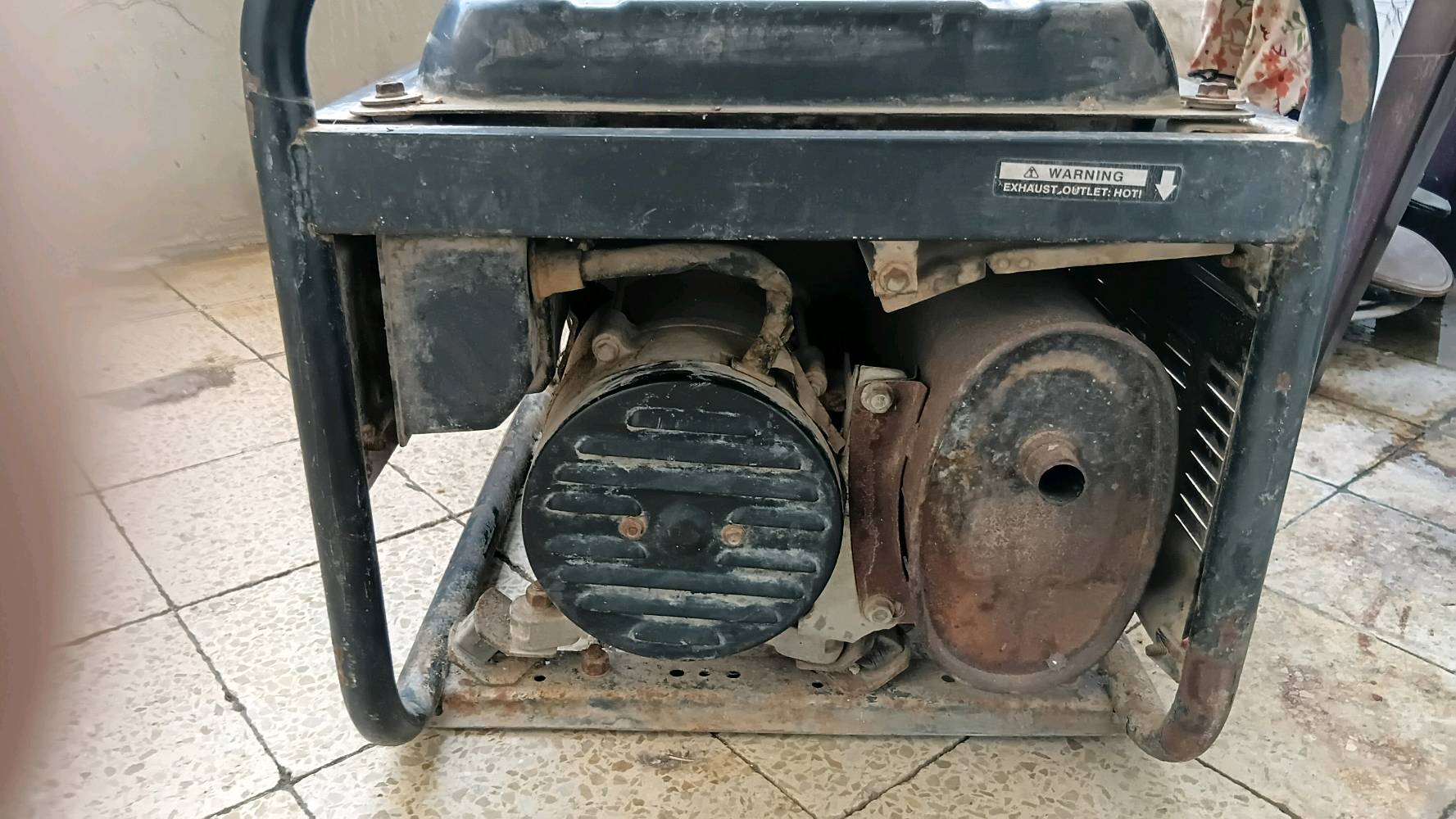 مولد مال بيت جاهز بس تخليله بانزين السعر 200 الف  وهاذا رقمي العمارات السكنيه كوت مقابل كراج بغداد  ***********