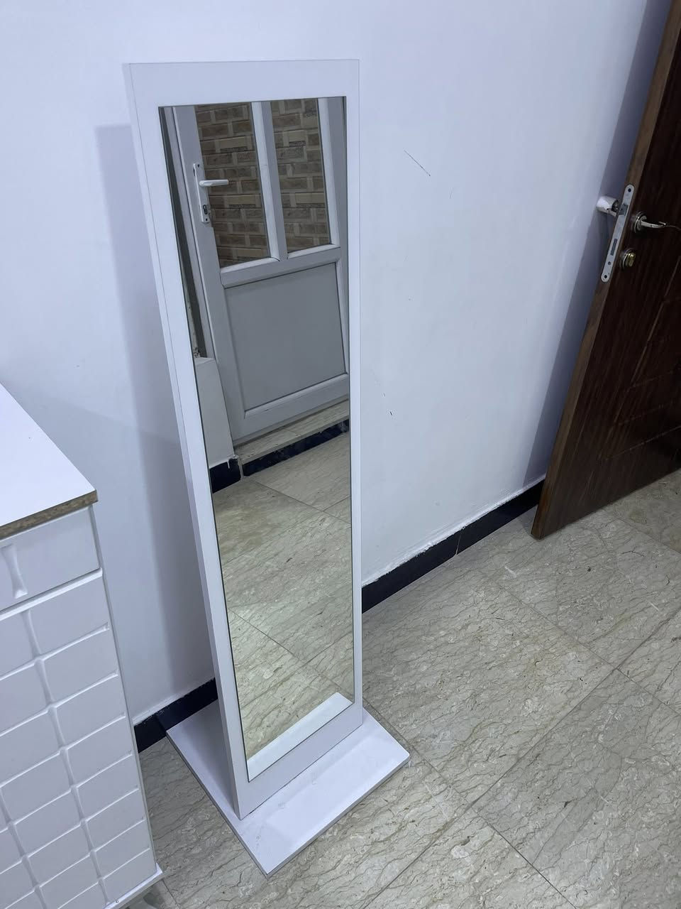 للبيع غرفة نوم مودرن بلمسة كانتري
غرفة مرتبة جدا واستعمال نظيف تصميم هادئ وفخم�لون أبيض مع خشبي يناسب كل الديكورات
800 الف فقط مع الدوشك


**إذا كنت صاحب هذا الإعلان وتريد حذفه لأي سبب، رجاءا أرسل رسالة إلى الدعم الفني**