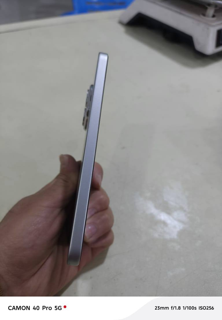 سلام عليكم. جهاز هونر 400 ذاكره 512.عشوائيه 12.جهاز نضيف كلش. اشتريته بدايت سنه صارله 3 اشهر و 15 يوم السعر 470 الف قفل ماكنه بغداد اليوسفيه لايوجد توصيل لل استفسار واتس اب ***********
