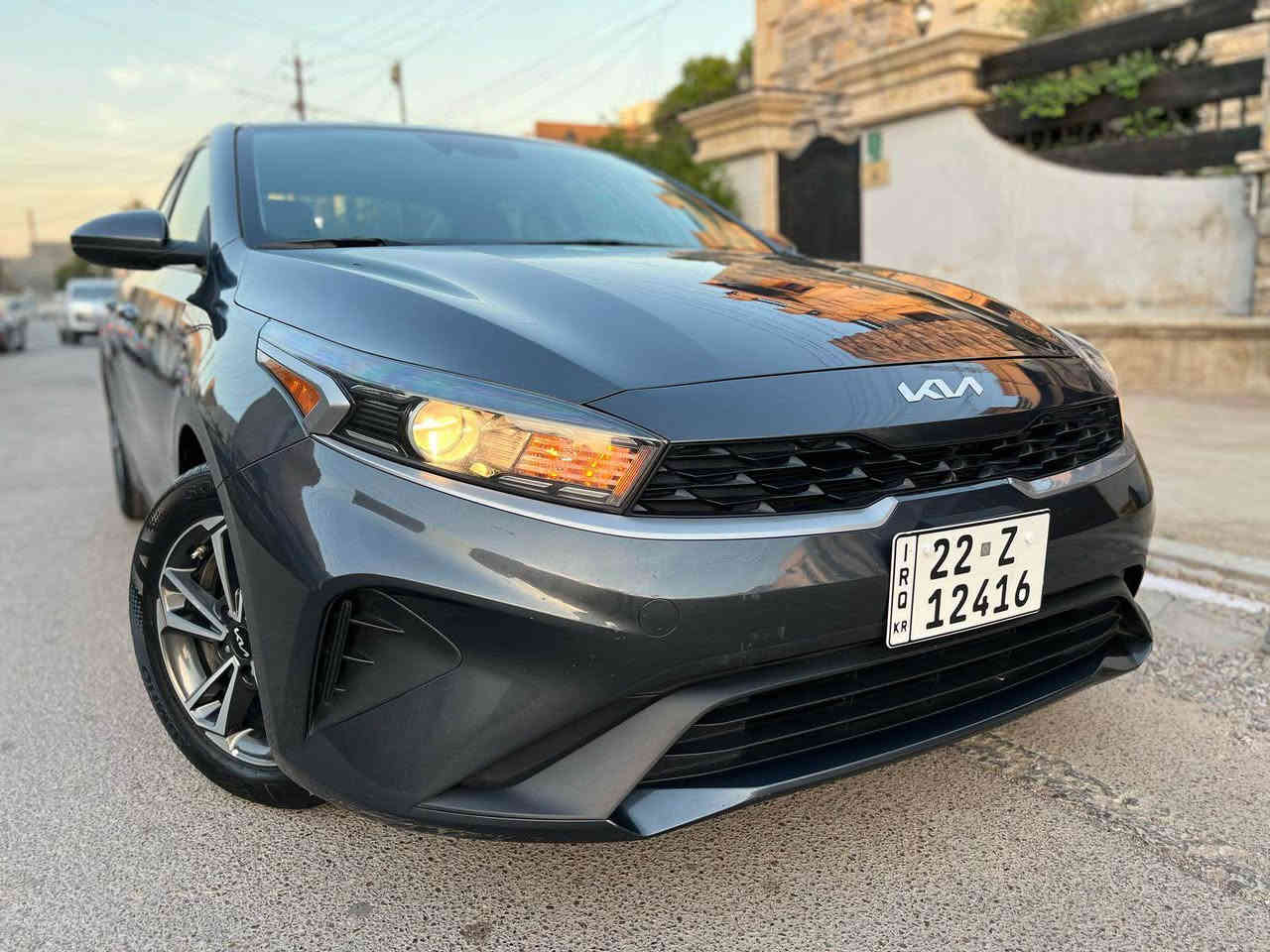 سلام عليكم
 عندي كيا فورتي 2022 وارد امريكي
فحص وهزه جديد سنويه جديده
صور الحادث مرفقة بالمنشور
مواصفات
تحكم ستيرن
شاشة كبيرة 
مكينه 2000 دوش
كامره خلفي
حساس اطارات
تخم تاير جديد
كشنات مخمل 
تحديد مسار 
رادار امامي 
دهن فلاتر جديد
ادامه للسياره كامله مسويها 
السيارة جاهزة وما بيها اي نقص 
السعر ١٥٢ وبي  مجال بسيط 
العنوان بغداد صالحيه 
*********** بغداد, العراق
