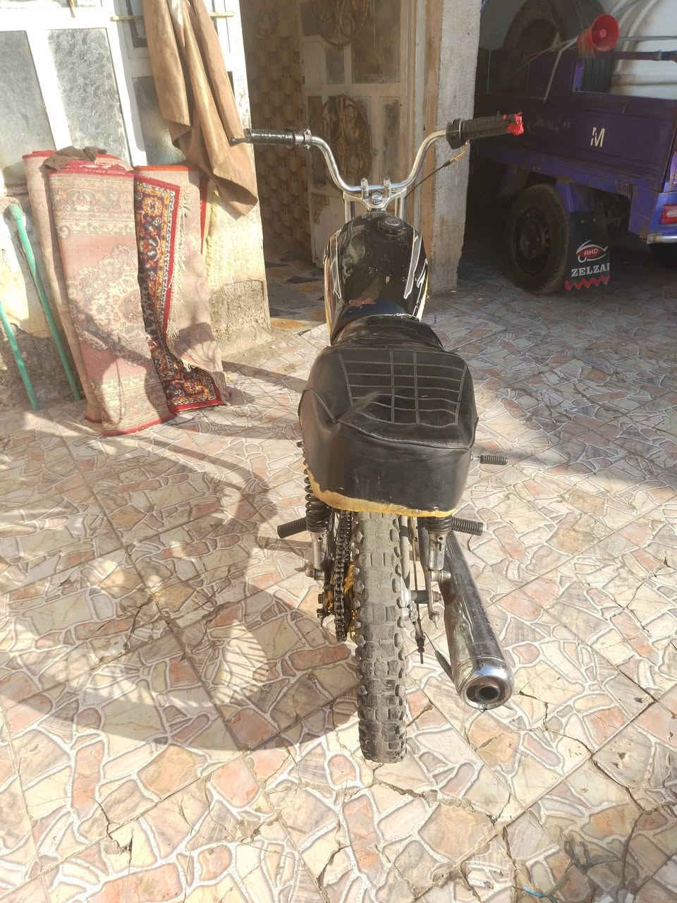 سلام عليكم شباب طبعن دراجه ابيعلك كوم حديد ب 450وبيهه مجال المكان بغداد جسر ديالئ ***********رقمي؟
